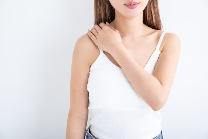 姿勢改善で巻き肩を解消し美ボディラインを作る方法の画像